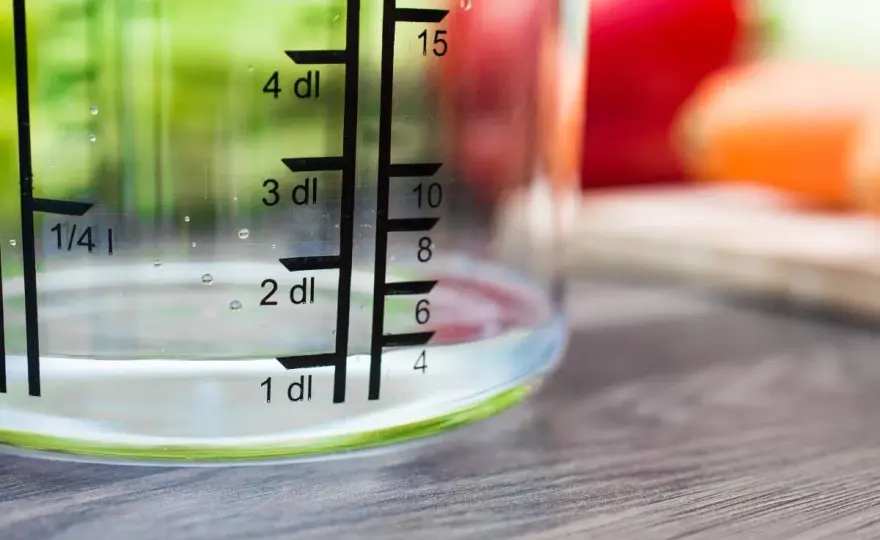 100g wody to 100ml? Dlaczego i kiedy nie! Gęstość wody
