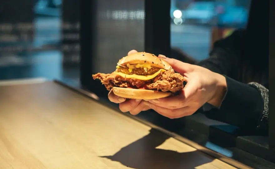 Fast food z kurczakiem w panierce - poznaj kulisy prowadzenia punktu gastronomicznego