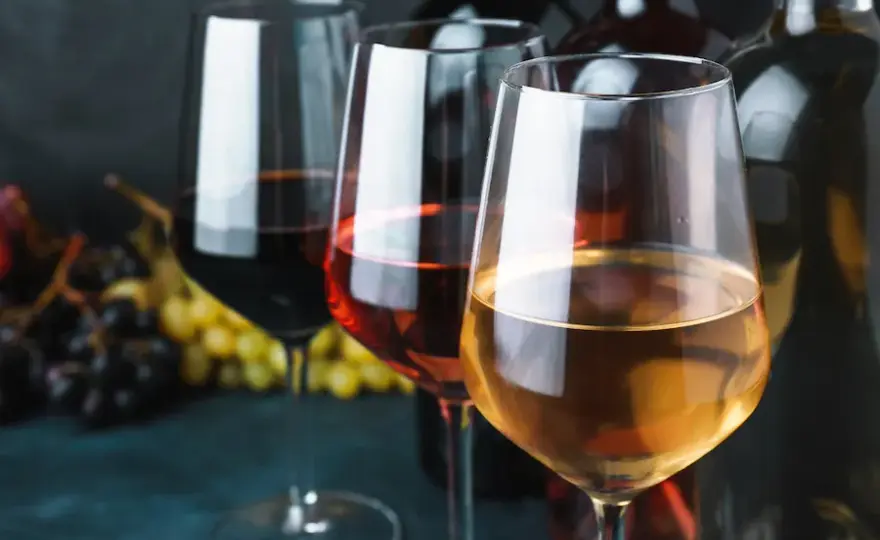 Wina wytrawne: czym są i jakie mają cechy?