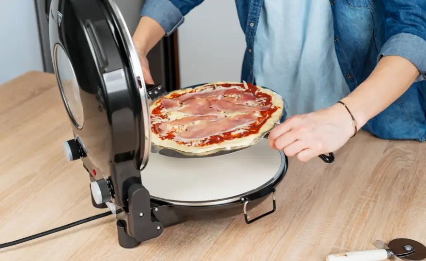 Ile piec pizze? Jak długo w piekarniku pizza idealnie chrupiąca?