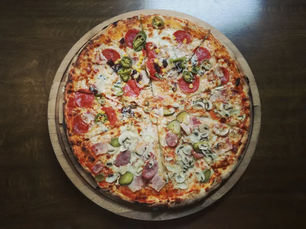 Ile kalorii ma domowa pizza? Odkryj, jak zmniejszyć ich ilość