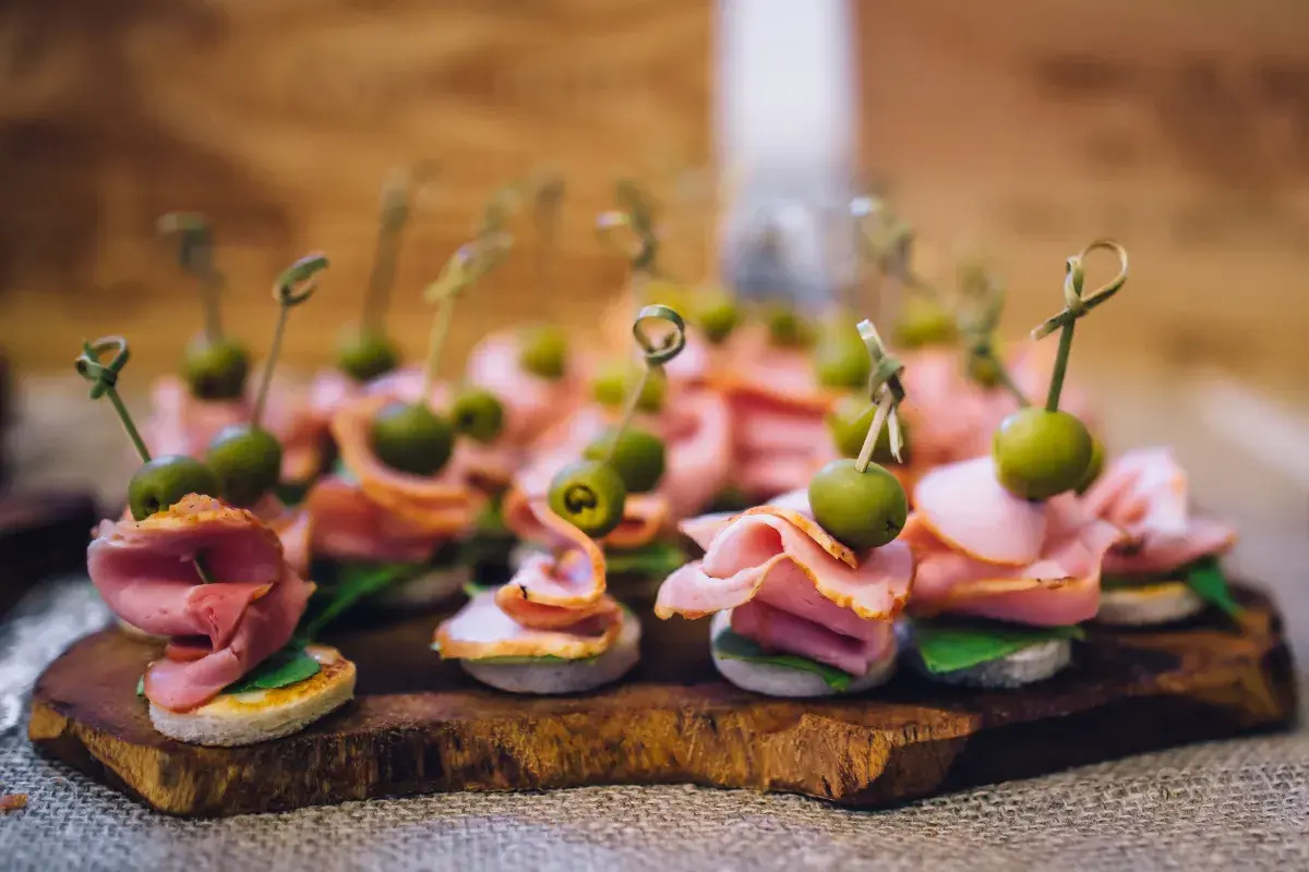 Bezglutenowe menu na imprezę: 15+ dań, które pokochają wszyscy!
