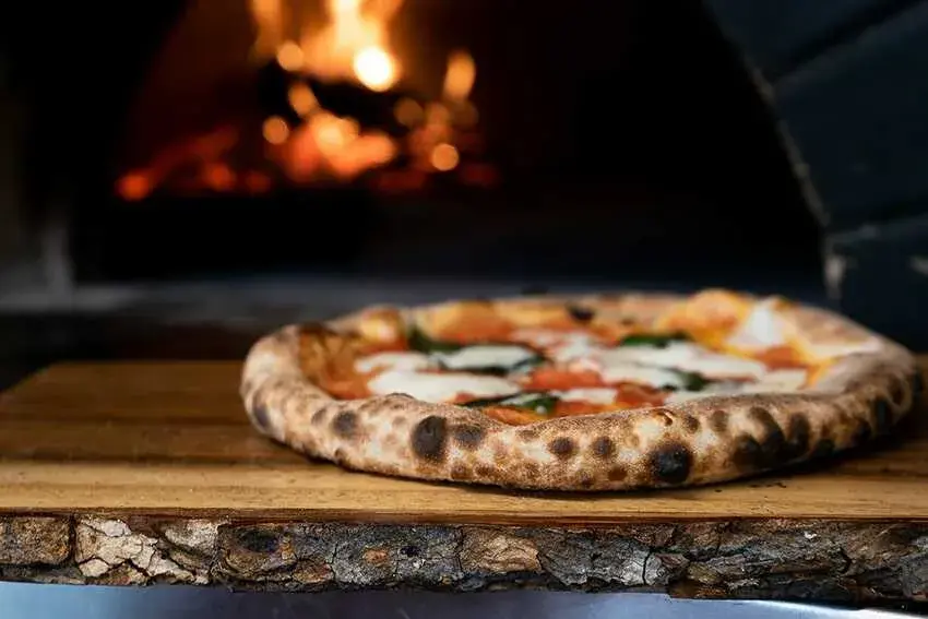 Jak wybrać mąkę do pizzy, by uzyskać idealnie chrupiące ciasto